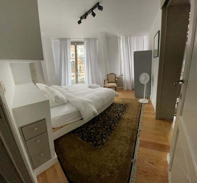Duplex Dernier Etage Avec Terasse A Deux Pas De La Grand Place Brussels Ngoại thất bức ảnh